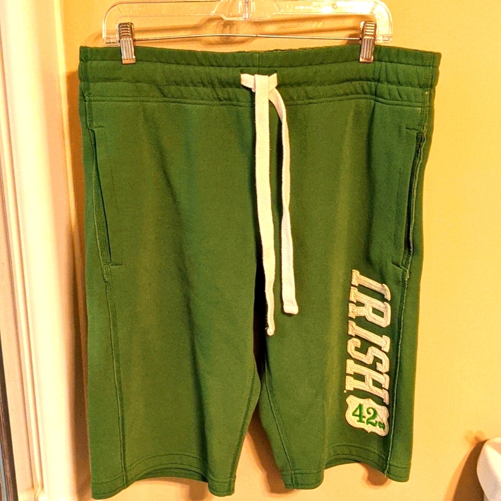 Men's Sweat Shirts, size Medium